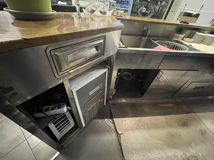 Immagine 39 di Attività commerciale in vendita  in Piazza Visconti 5 a Rho