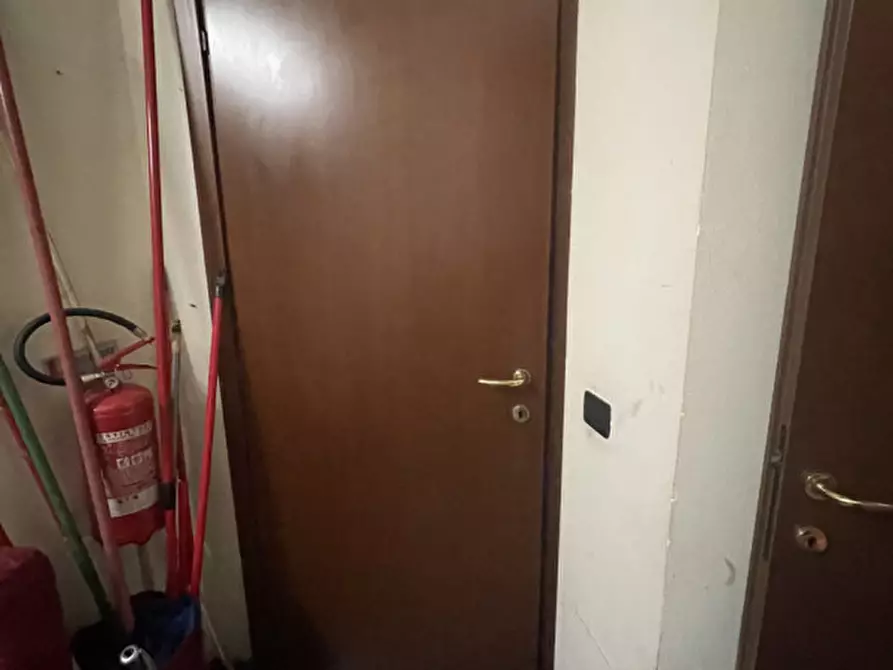 Immagine 49 di Attività commerciale in vendita  in Piazza Visconti 5 a Rho