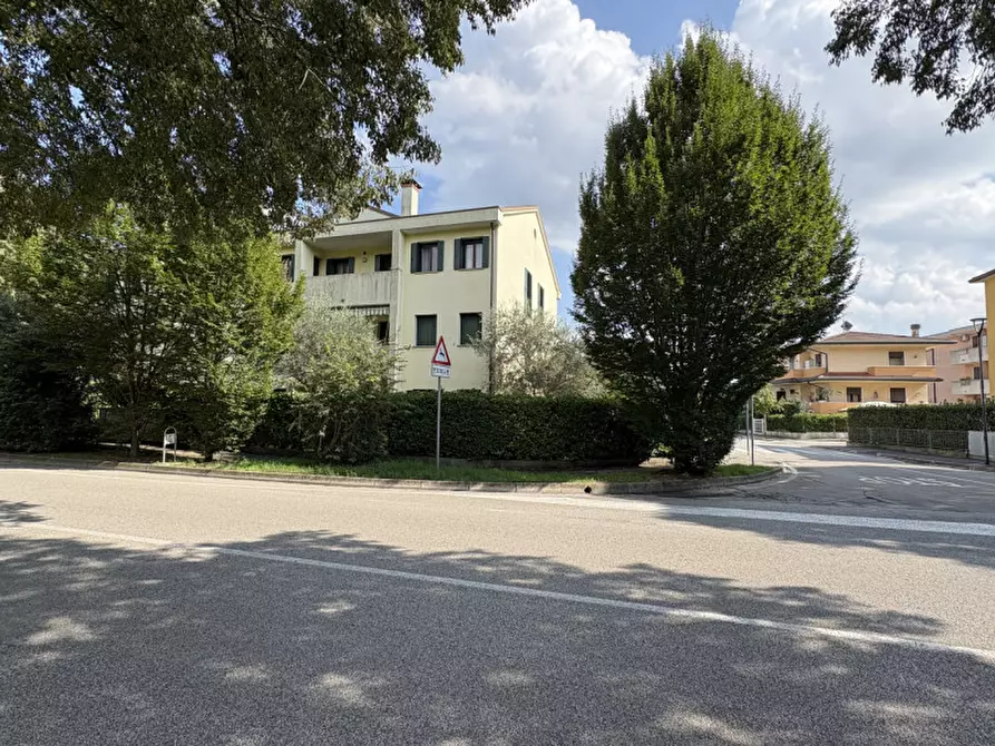 Immagine 1 di Appartamento in vendita  in Viale degli alpini a Battaglia Terme