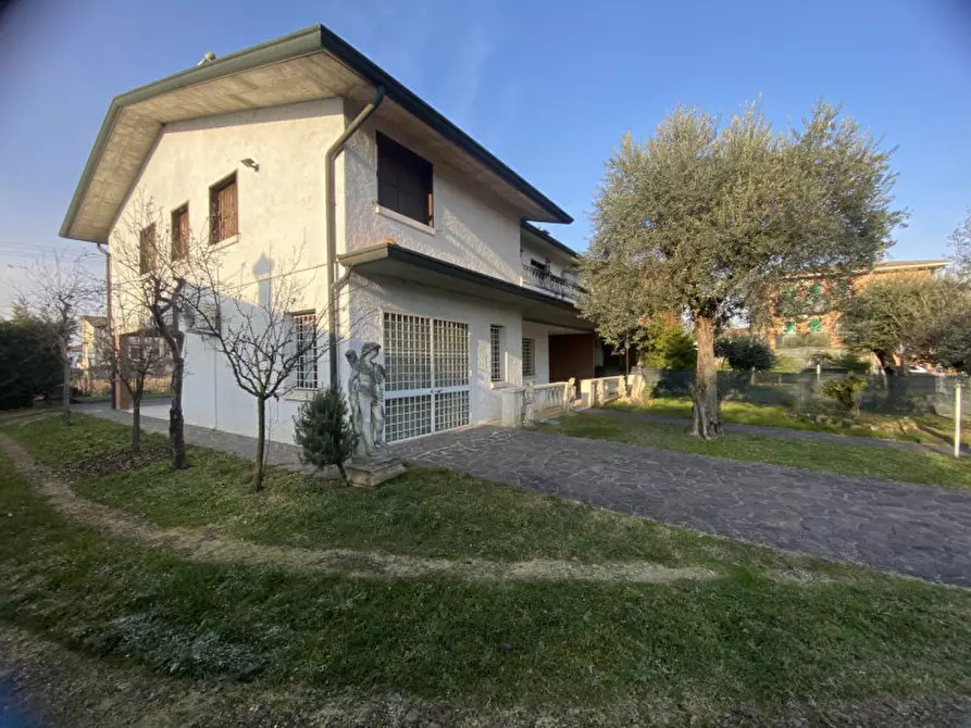 Immagine 1 di Casa bifamiliare in vendita  in Viale Roma a Torri Di Quartesolo