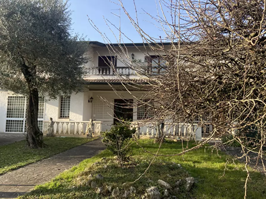 Immagine 3 di Casa bifamiliare in vendita  in Viale Roma a Torri Di Quartesolo