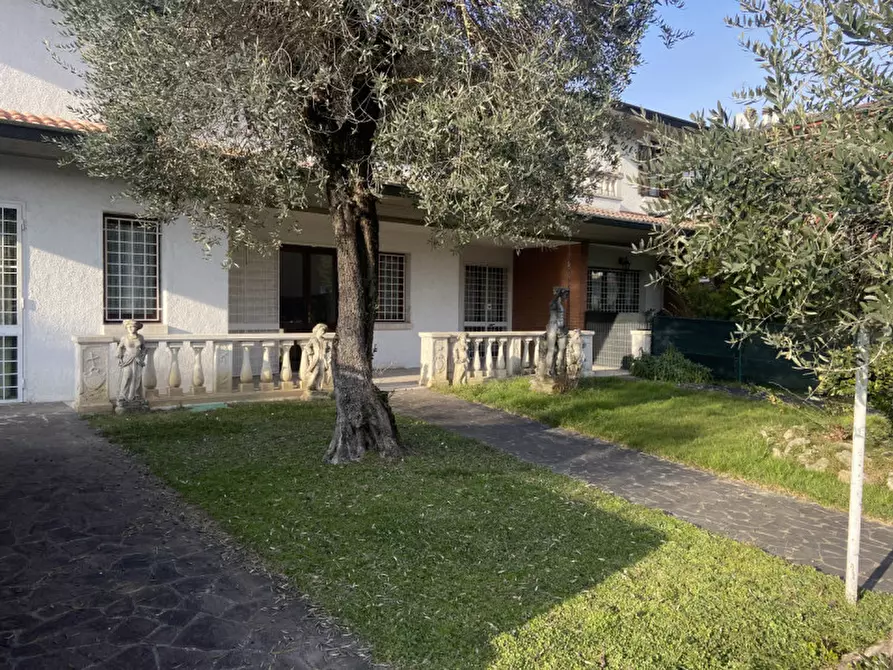 Immagine 4 di Casa bifamiliare in vendita  in Viale Roma a Torri Di Quartesolo