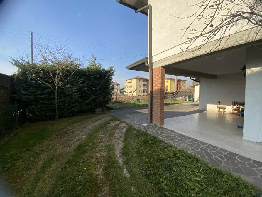 Immagine 6 di Casa bifamiliare in vendita  in Viale Roma a Torri Di Quartesolo