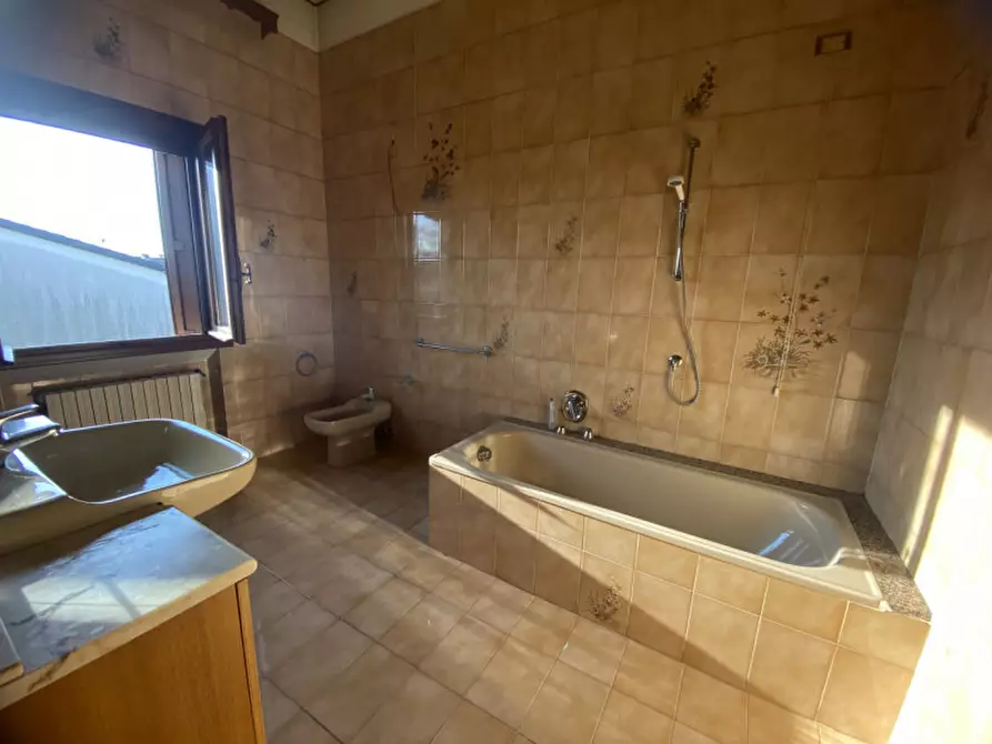 Immagine 41 di Casa bifamiliare in vendita  in Viale Roma a Torri Di Quartesolo