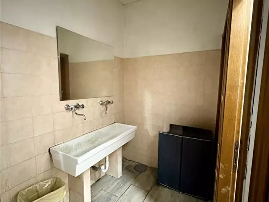 Immagine 6 di Capannone industriale in affitto  in Viale Armando Diaz a Montevarchi