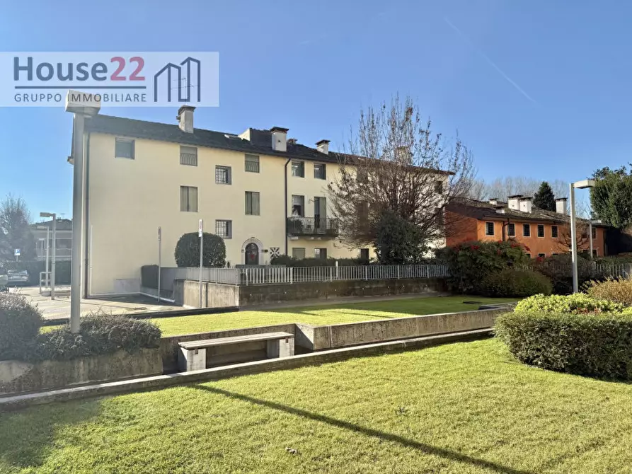 Immagine 1 di Appartamento in vendita  a Vicenza