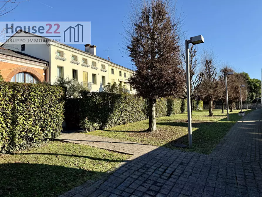 Immagine 3 di Appartamento in vendita  a Vicenza