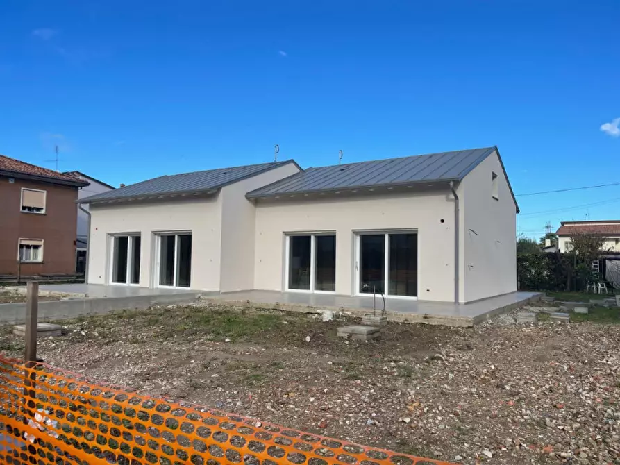 Immagine 1 di Casa bifamiliare in vendita  a Spresiano