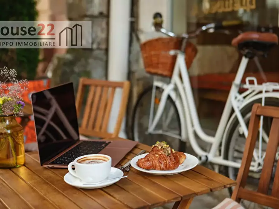 Immagine 2 di Attività commerciale in vendita  a Brescia