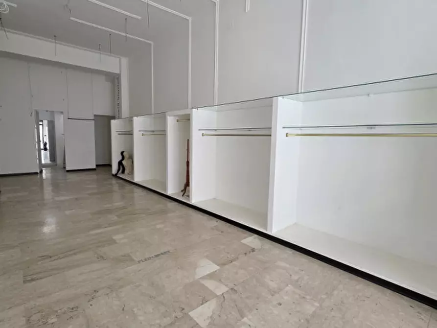 Immagine 4 di Attività commerciale in affitto  in Via Massimiliano Regis a Milazzo