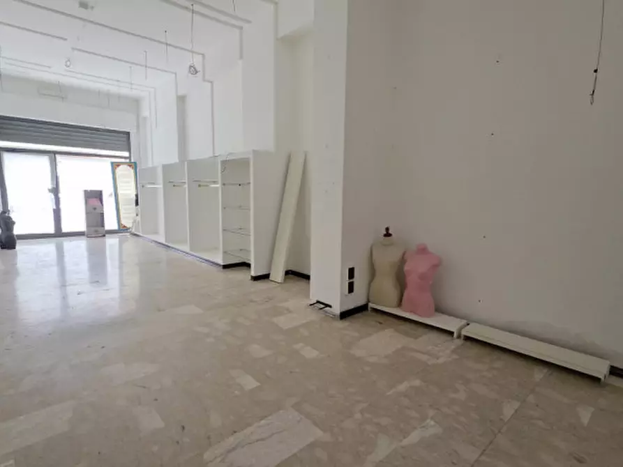 Immagine 5 di Attività commerciale in affitto  in Via Massimiliano Regis a Milazzo