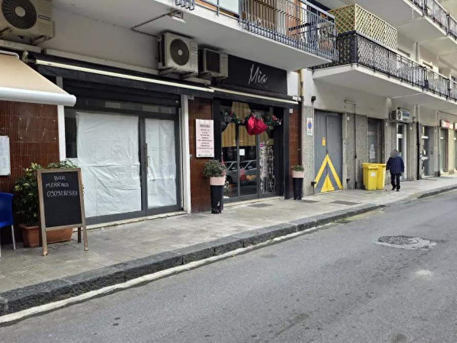 Immagine 9 di Attività commerciale in affitto  in Via Massimiliano Regis a Milazzo