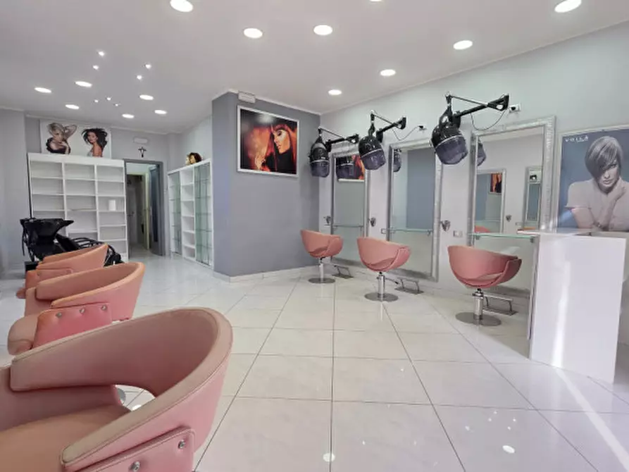 Immagine 2 di Negozio in vendita  in Via Antonino Cumbo Borgia a Milazzo