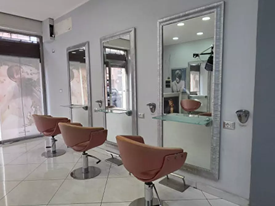 Immagine 3 di Negozio in vendita  in Via Antonino Cumbo Borgia a Milazzo