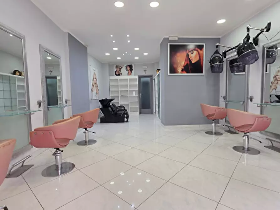 Immagine 4 di Negozio in vendita  in Via Antonino Cumbo Borgia a Milazzo