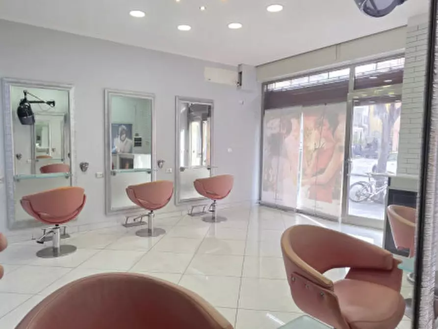 Immagine 7 di Negozio in vendita  in Via Antonino Cumbo Borgia a Milazzo