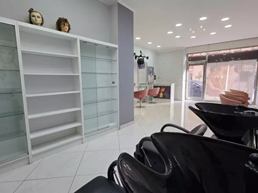 Immagine 9 di Negozio in vendita  in Via Antonino Cumbo Borgia a Milazzo