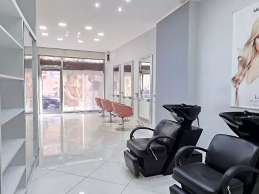 Immagine 12 di Negozio in vendita  in Via Antonino Cumbo Borgia a Milazzo