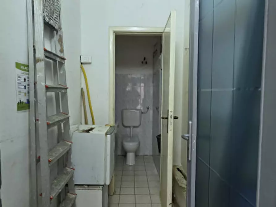 Immagine 13 di Negozio in vendita  in Via Antonino Cumbo Borgia a Milazzo