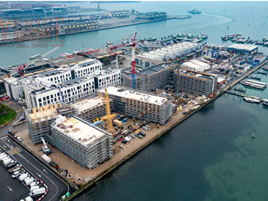 Immagine 2 di Attività commerciale in vendita  a Venezia