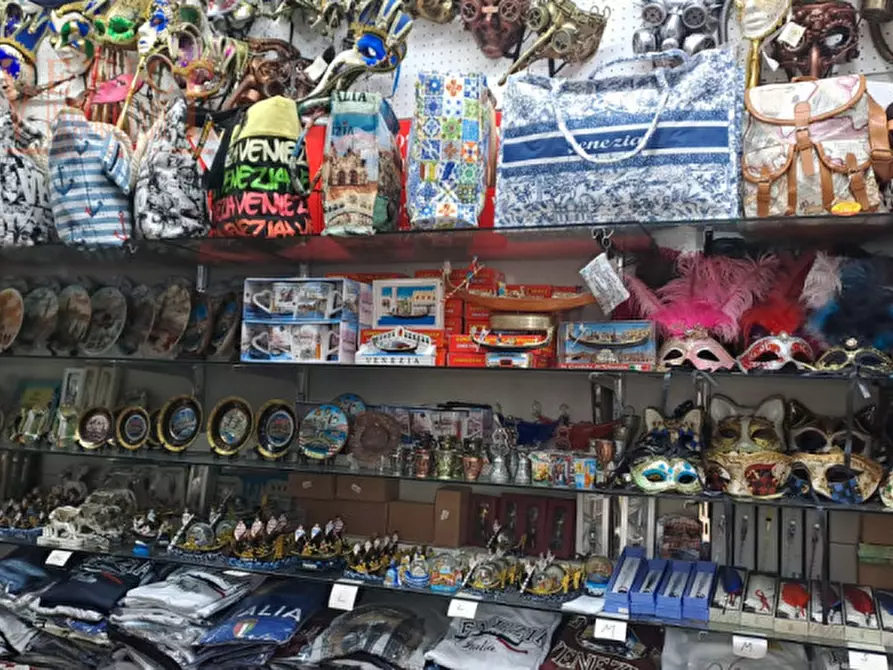 Immagine 5 di Attività commerciale in vendita  a Venezia