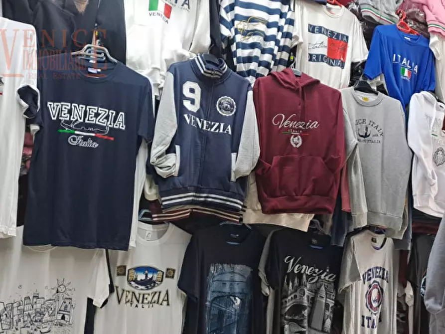 Immagine 5 di Attività commerciale in vendita  a Venezia