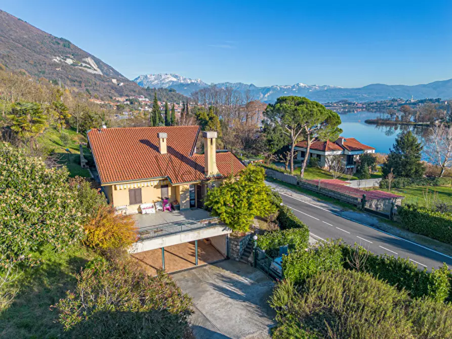 Immagine 1 di Casa bifamiliare in vendita  a Pusiano