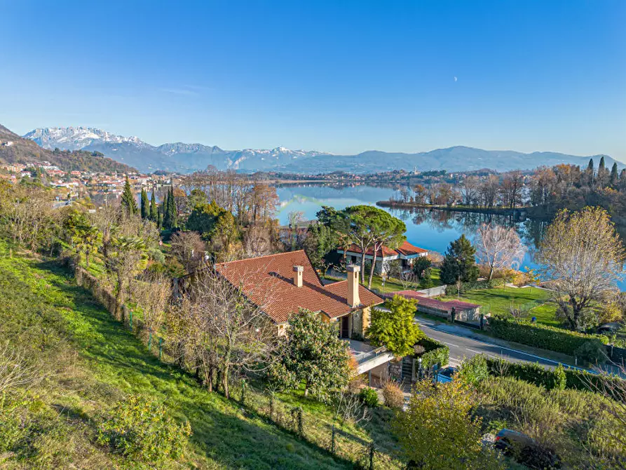 Immagine 2 di Casa bifamiliare in vendita  a Pusiano