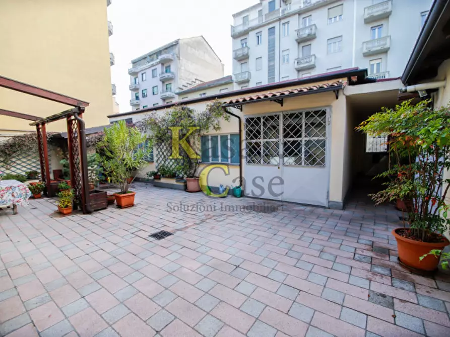 Immagine 2 di Casa indipendente in vendita  a Torino