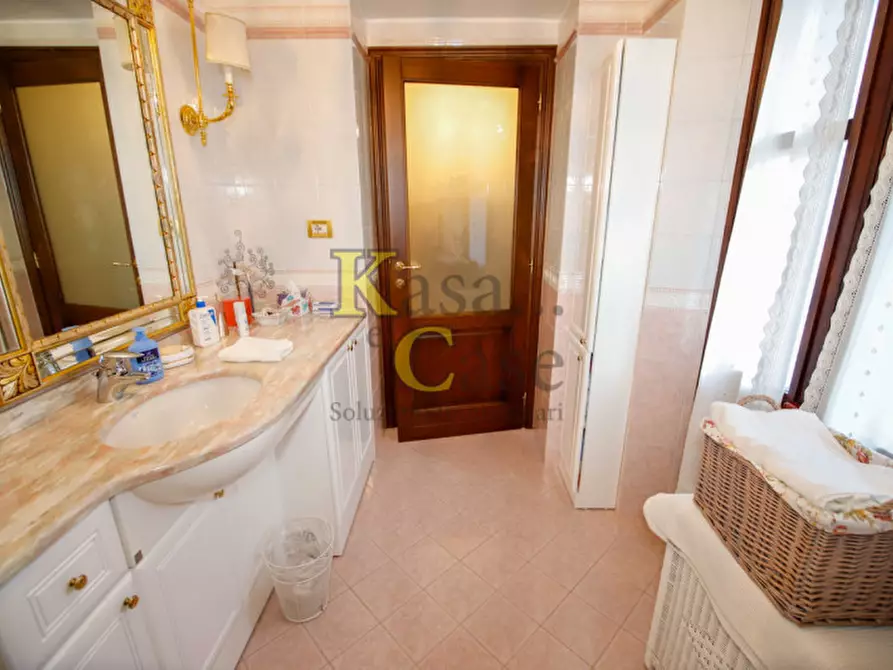 Immagine 30 di Casa indipendente in vendita  a Torino