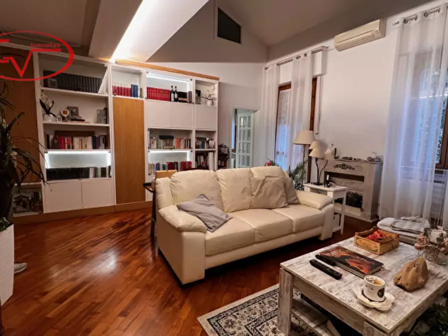 Immagine 1 di Appartamento in affitto  in Via Francesco Petrarca a Montevarchi