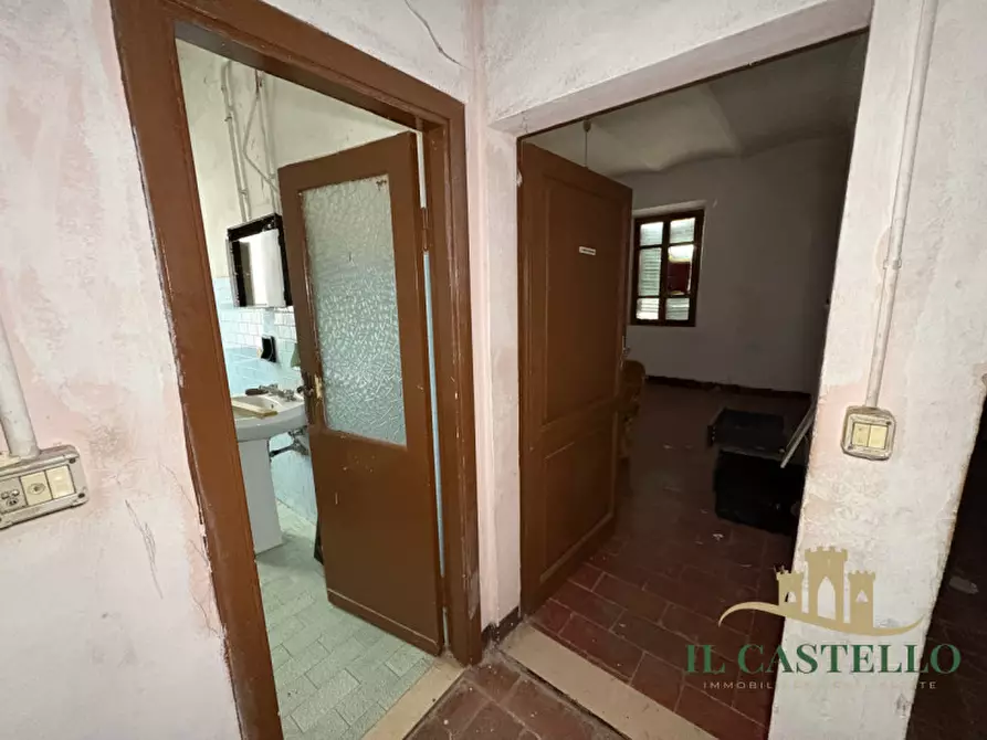 Immagine 9 di Casa indipendente in vendita  a Castiglione Del Lago