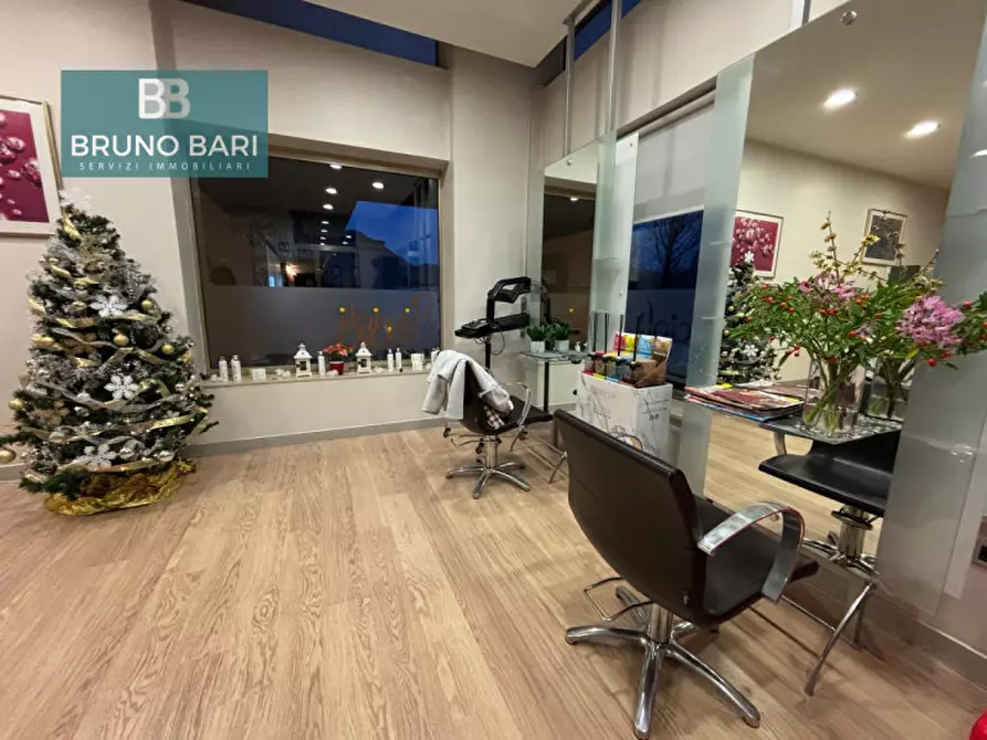 Immagine 2 di Negozio in vendita  in Via Guglielmo Oberdan, 8 a Maniago