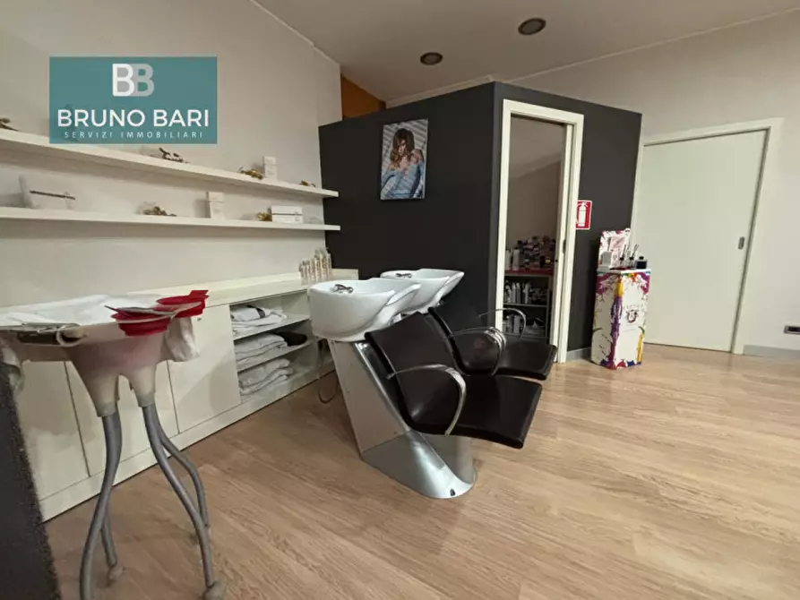 Immagine 3 di Negozio in vendita  in Via Guglielmo Oberdan, 8 a Maniago