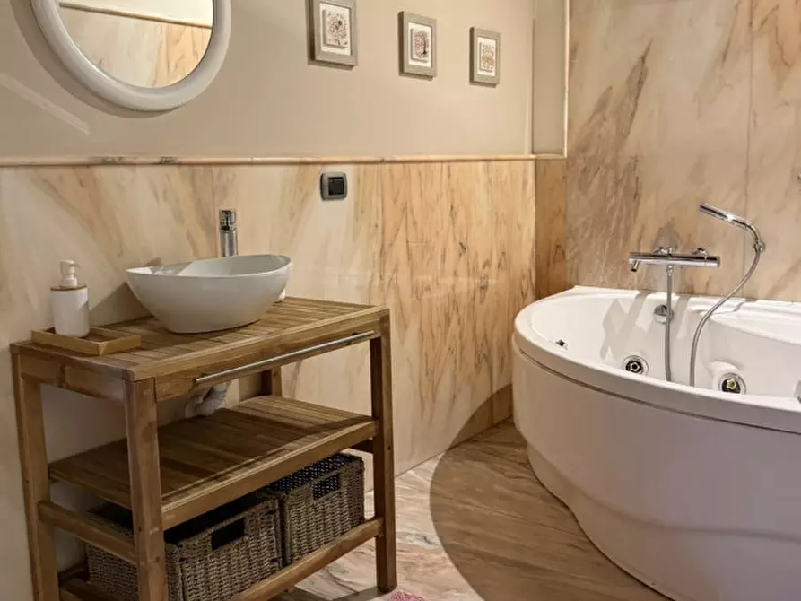 Immagine 6 di Casa indipendente in vendita  in Mantova a Mantova