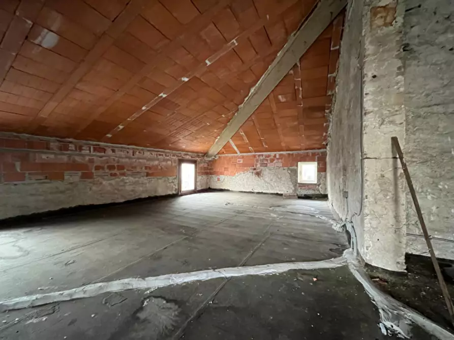Immagine 41 di Rustico / casale in vendita  in Via Ponte, 80 a Castegnero