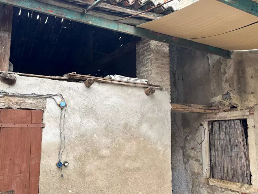 Immagine 45 di Rustico / casale in vendita  in Via Ponte, 80 a Castegnero