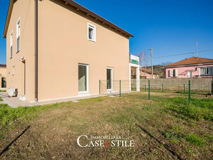 Immagine 2 di Appartamento in vendita  a Sarzana