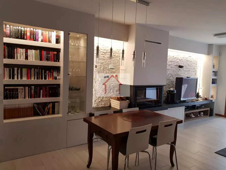 Immagine 4 di Villetta a schiera in vendita  a Giavera Del Montello