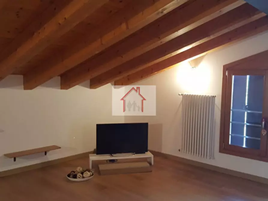 Immagine 11 di Villetta a schiera in vendita  a Giavera Del Montello