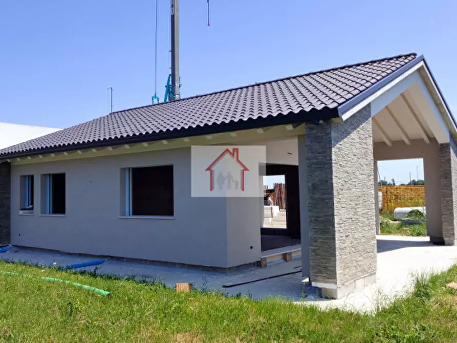 Immagine 1 di Casa bifamiliare in vendita  in Via San Rocco a Giavera Del Montello