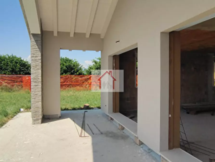 Immagine 3 di Casa bifamiliare in vendita  in Via San Rocco a Giavera Del Montello