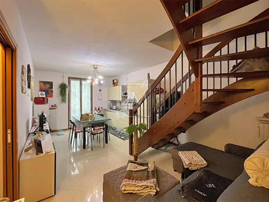 Immagine 2 di Appartamento in vendita  in Via Duca degli Abruzzi a Villafranca Di Verona