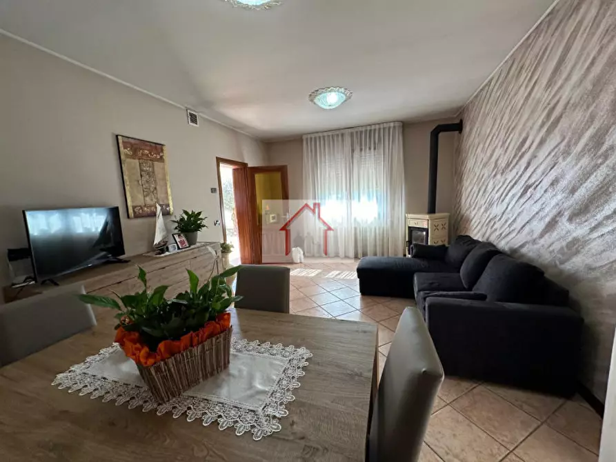 Immagine 2 di Casa indipendente in vendita  a Volpago Del Montello