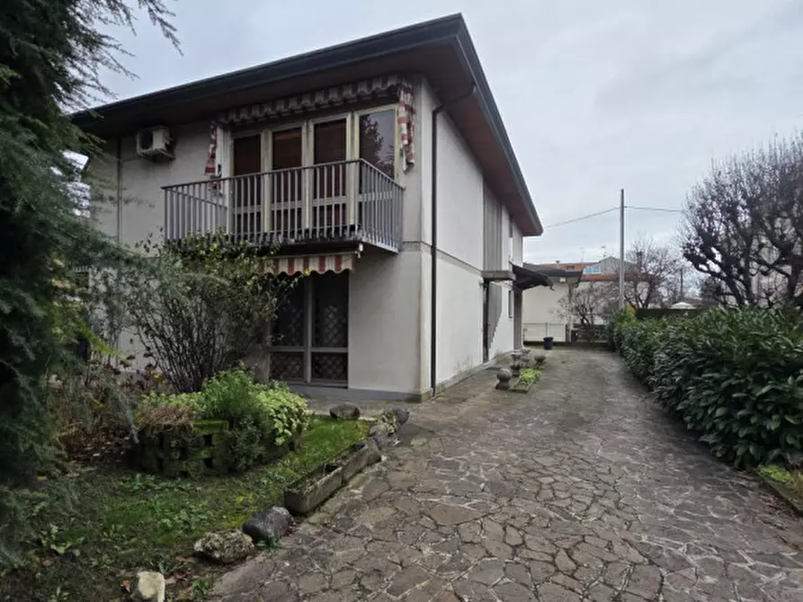 Immagine 1 di Casa indipendente in vendita  in via pietro micca a Padova