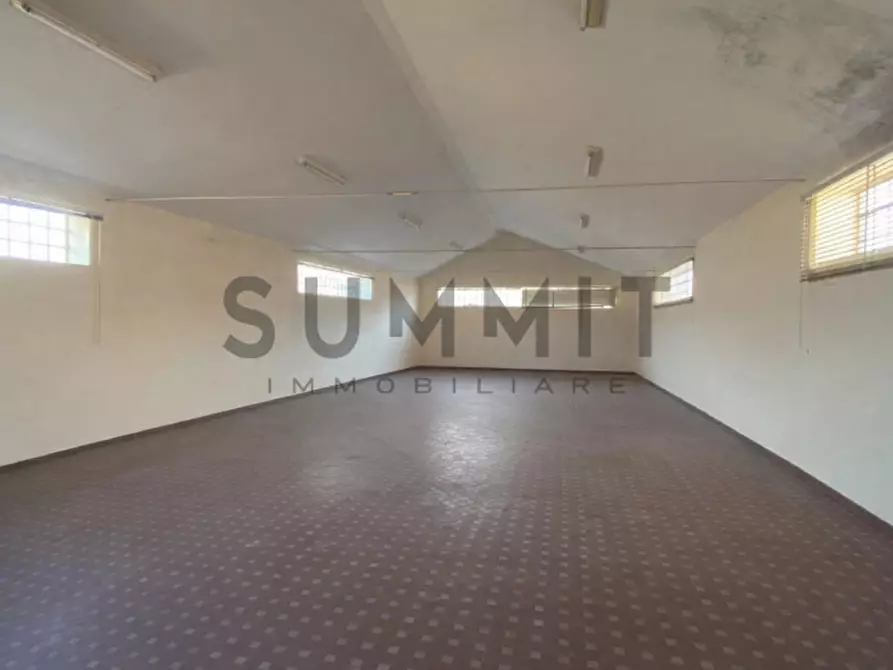 Immagine 1 di Magazzino in vendita  in schio centro a Schio