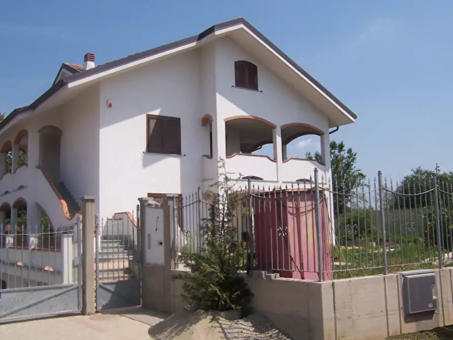 Immagine 10 di Casa bifamiliare in vendita  in Strada Stupinigi n.79 a Orbassano