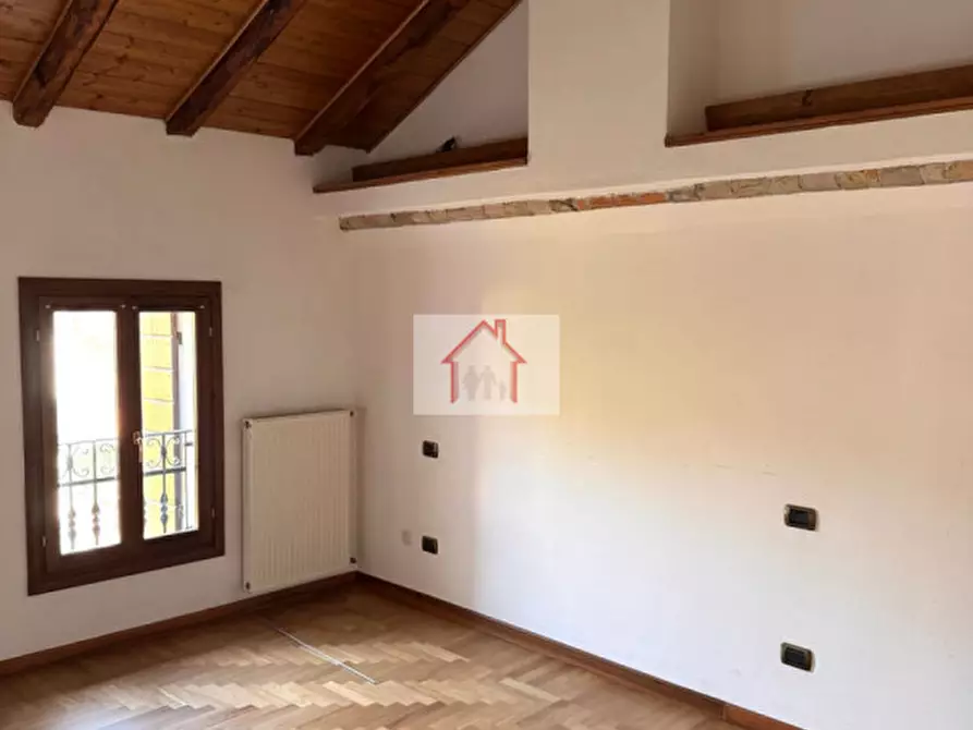 Immagine 18 di Villetta a schiera in vendita  a Giavera Del Montello