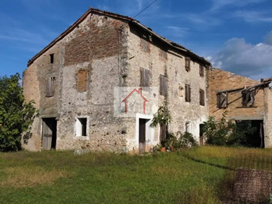 Immagine 1 di Rustico / casale in vendita  in Via Eligio Porcù a Volpago Del Montello