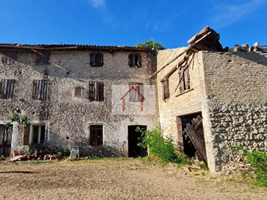 Immagine 2 di Rustico / casale in vendita  in Via Eligio Porcù a Volpago Del Montello